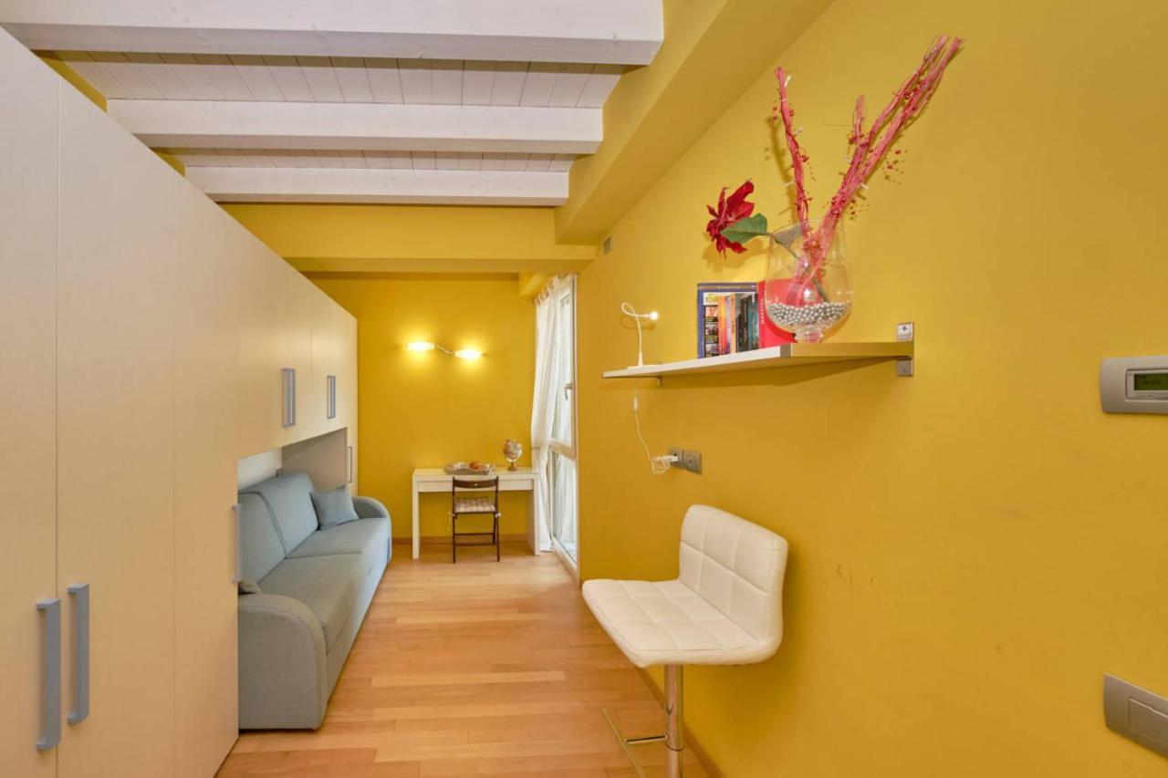 Warda B11 Apartment Ντεζεντσάνο ντελ Γκάρντα Εξωτερικό φωτογραφία